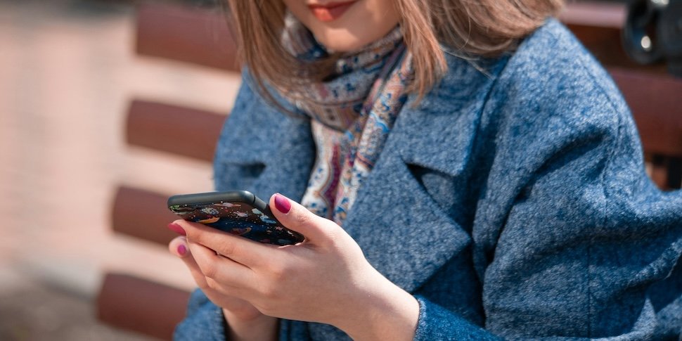 Минчанка решила пошпионить за парнем. Но в итоге потеряла деньги и доступ к смартфону